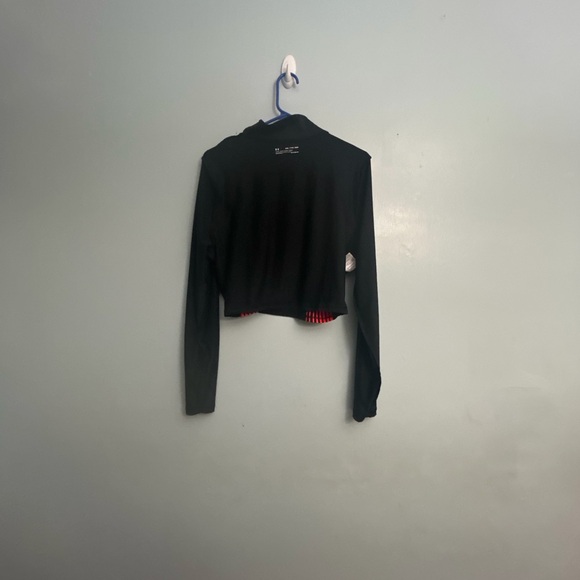 UNDER ARMOR SPORTS TOP - Picture 12 of 14